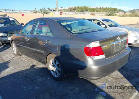2005 Toyota Camry Xle V6 z USA, uszkodzony, nr VIN 4T1BF32K65U605885